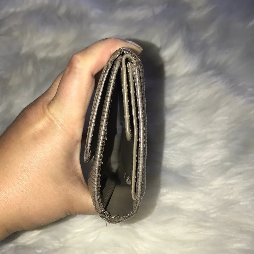 AUTHENTIC EPI LOUIS VUITTON LONG PEPPERED COLORED SNAP WALLET - Picture 12 of 14